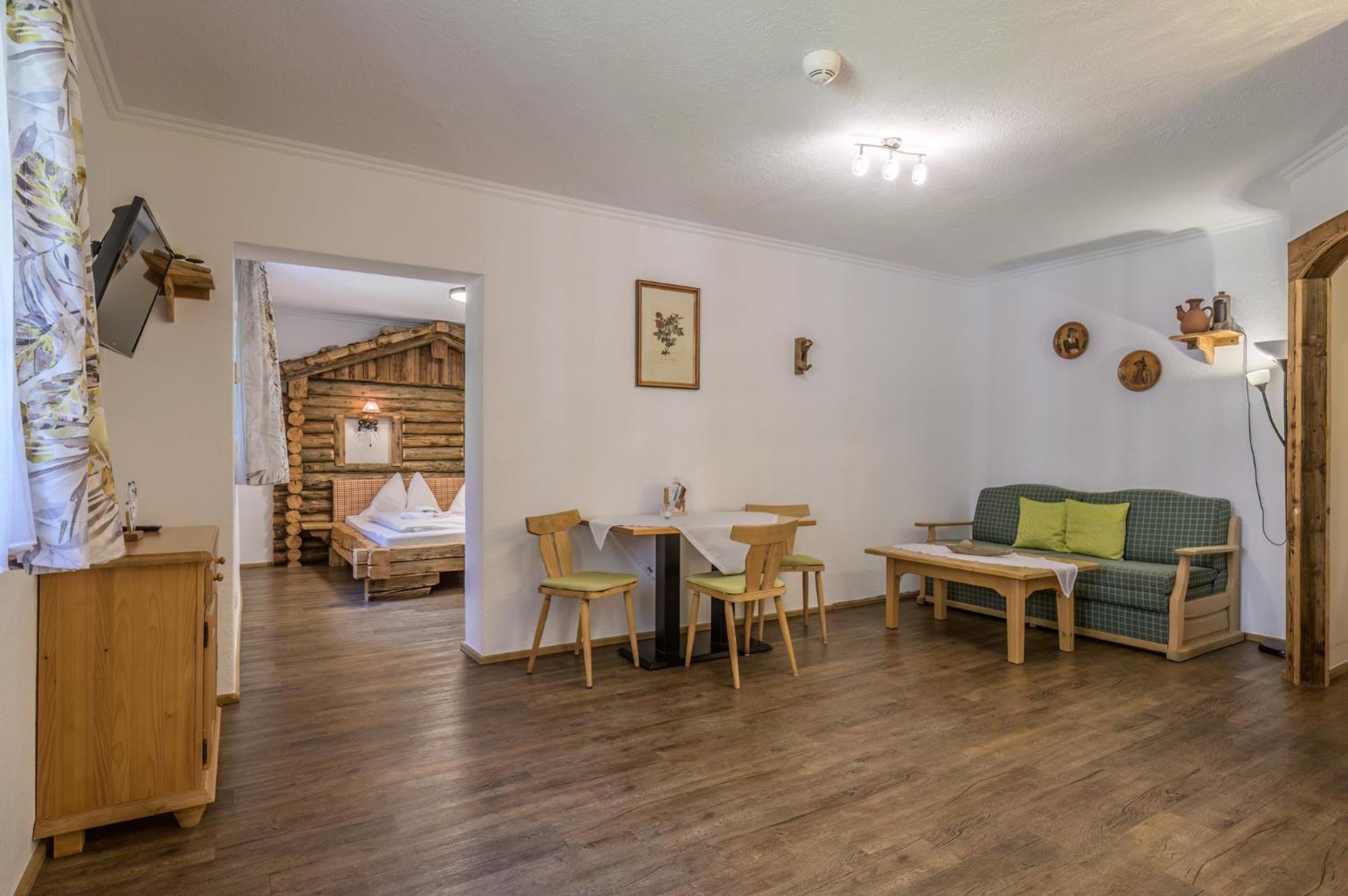 Das Eulersberg Apartments & Chalets 웨르펜웽 객실 사진